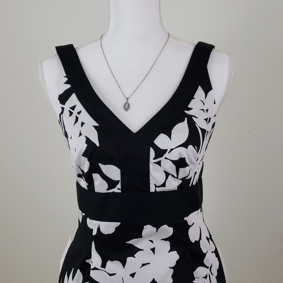WHBM~Size 2~Black/White Floral Print Cotton Dress. - Picture 7 of 11